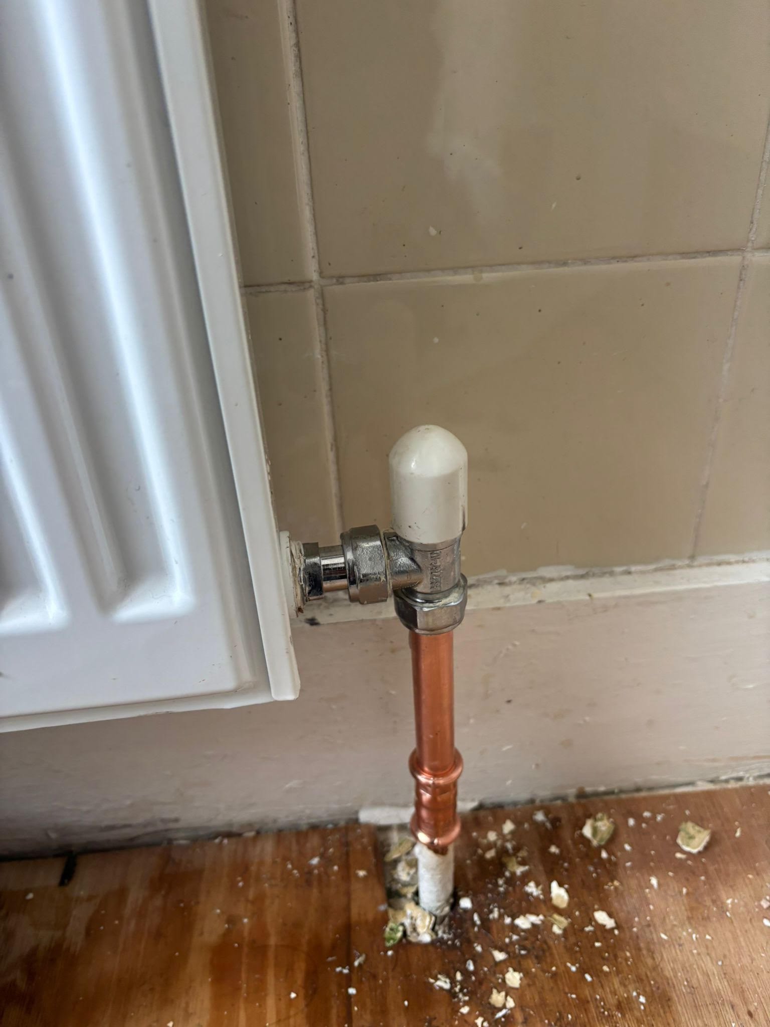 Radiator valve installation